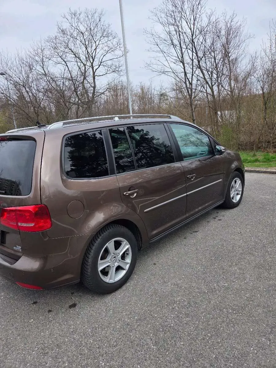 Volkswagen Touran 2011 photo 3