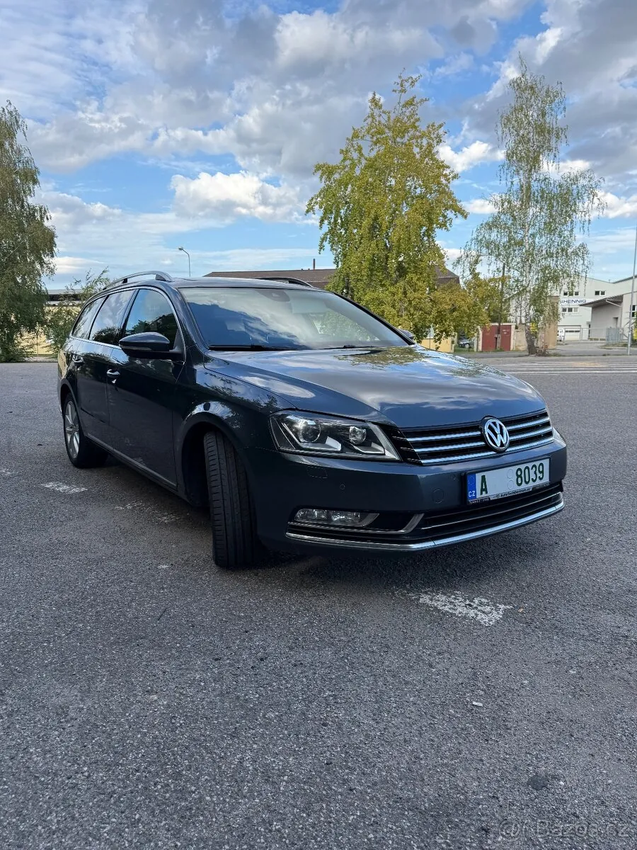 Volkswagen Passat 2011 photo 2