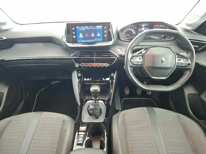 Peugeot 208 2021 photo 3
