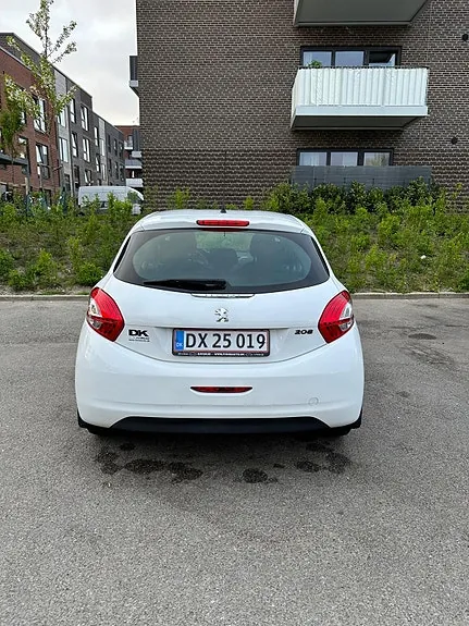 Peugeot 208 2012 photo 3