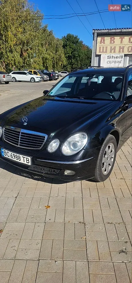 Mercedes-Benz E-Class 2004 photo 3