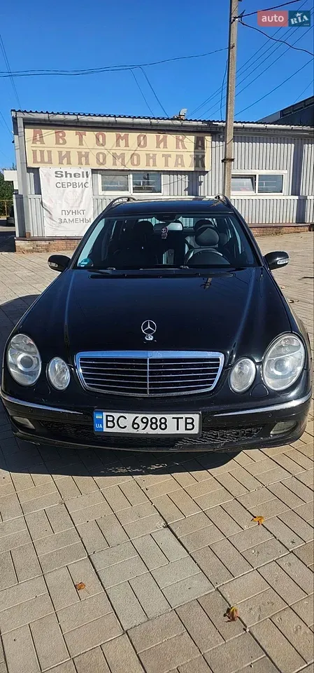 Mercedes-Benz E-Class 2004 photo 2