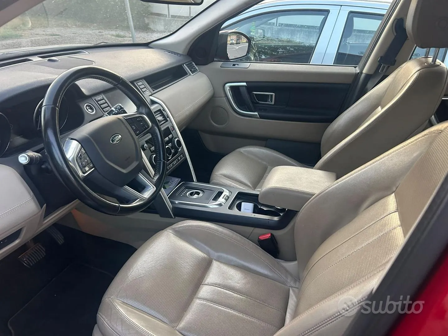 Land Rover Discovery Sport 2016 photo 4