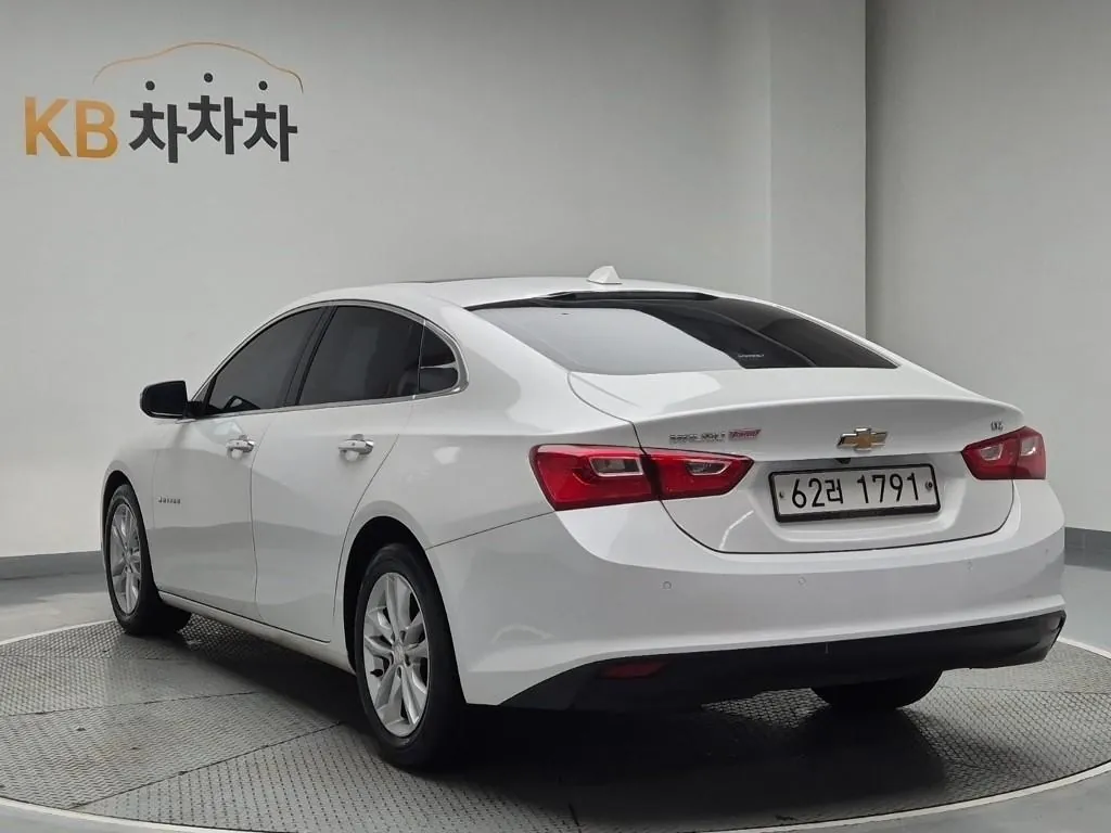 Chevrolet Malibu 2017 photo 2