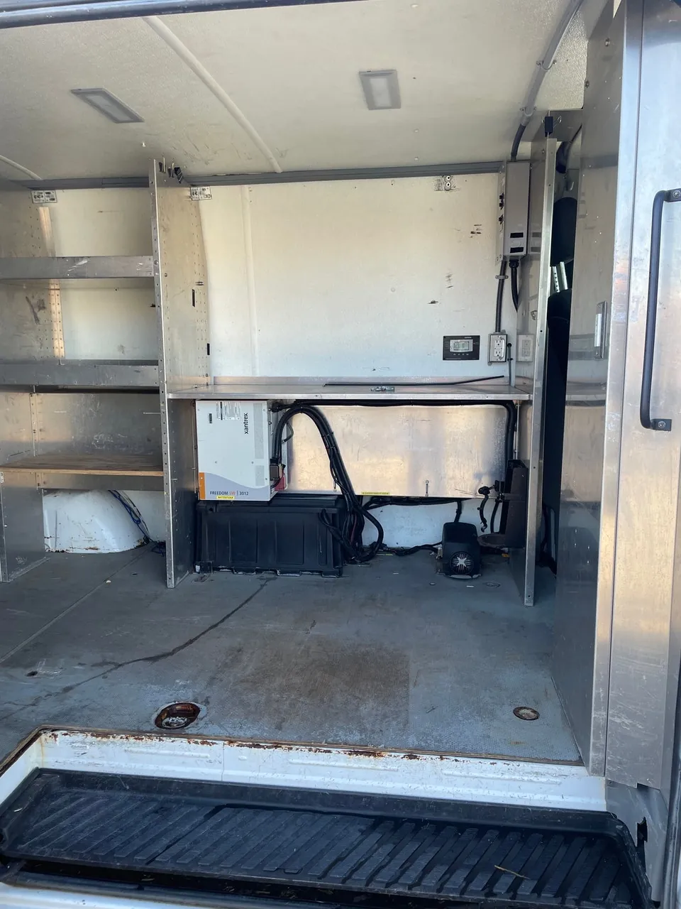 Mercedes-Benz Sprinter Van 2017 photo 3