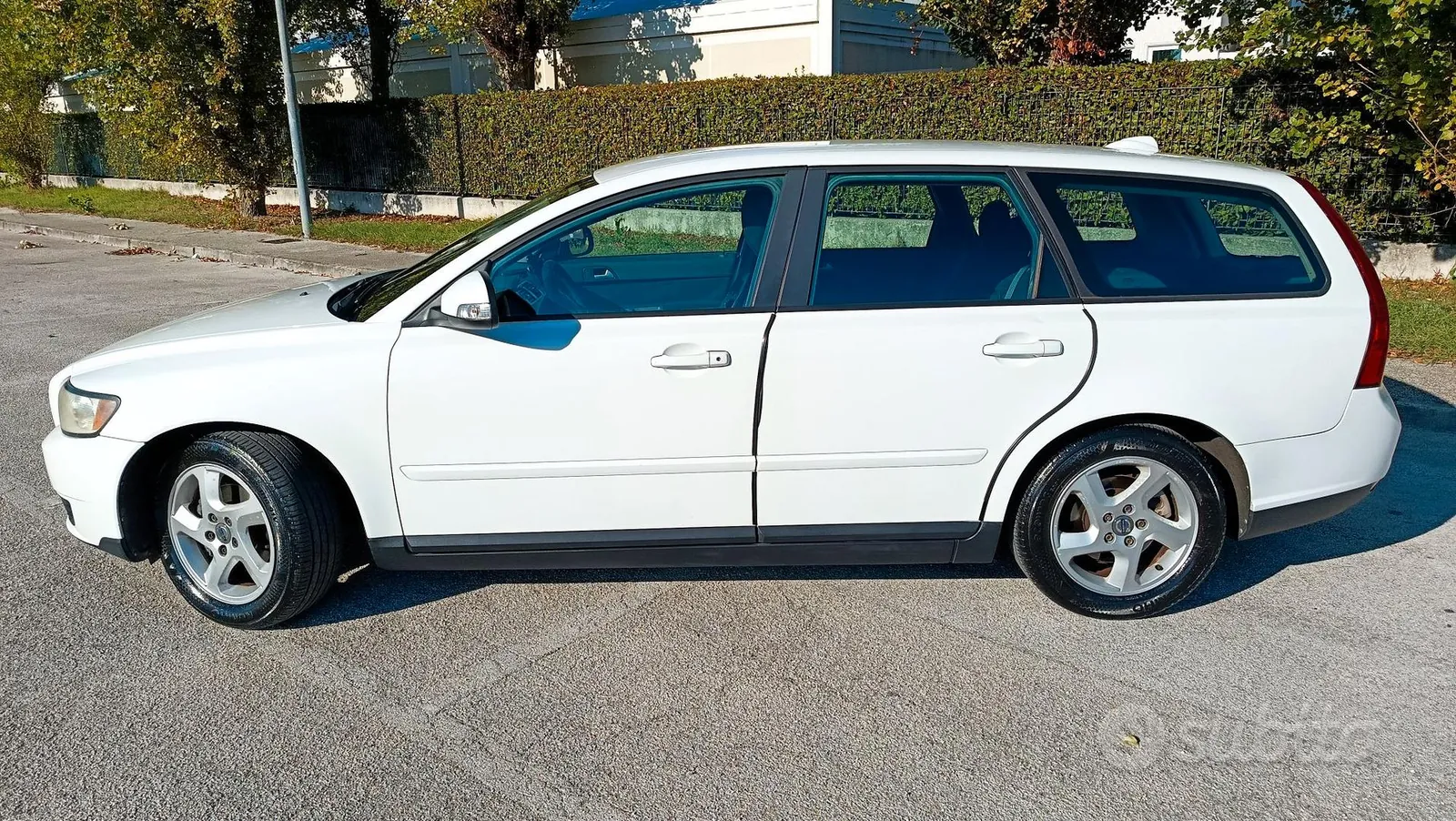 Volvo V50 2010 photo 2
