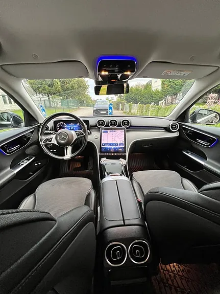 Mercedes-Benz C300 2023 photo 4