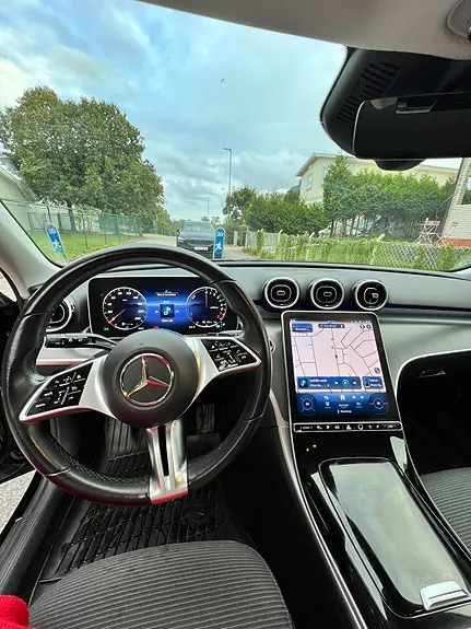 Mercedes-Benz C300 2023 photo 3