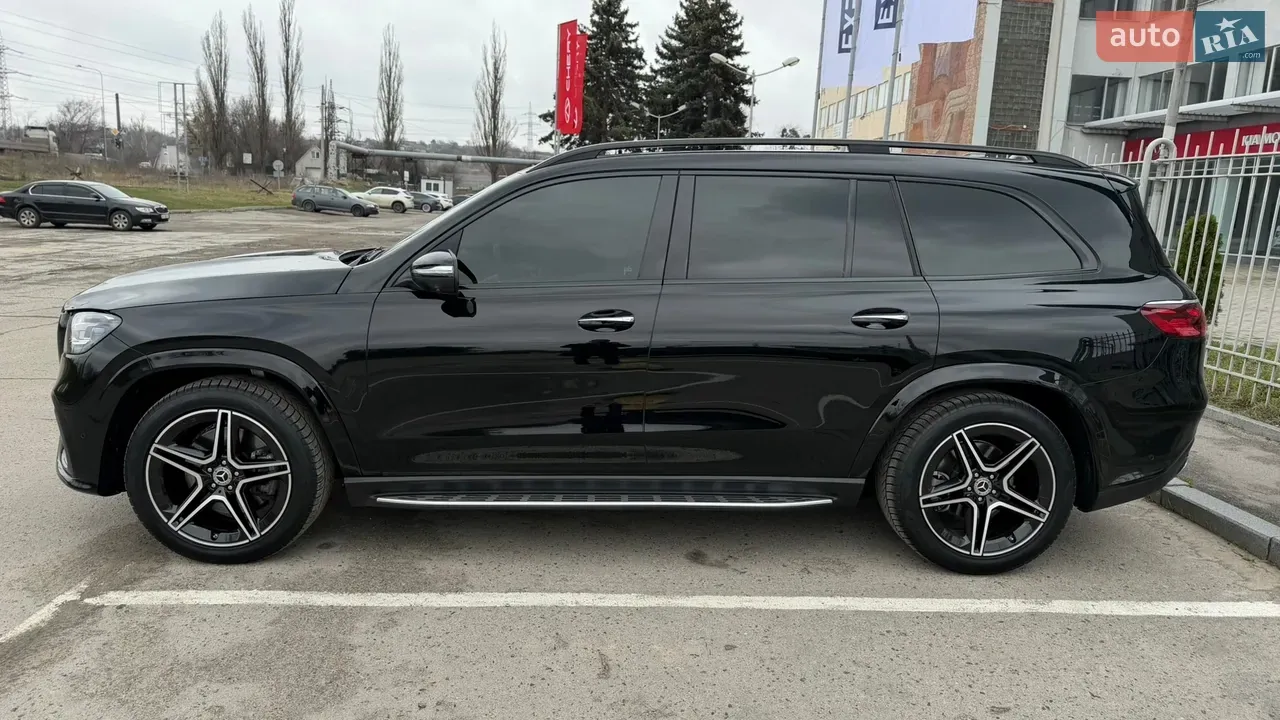 Mercedes-Benz Gls-Class 2023 photo 3