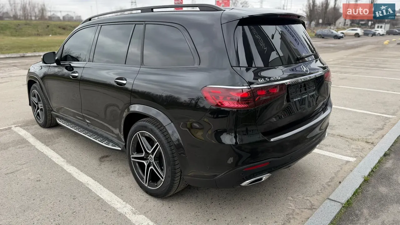 Mercedes-Benz Gls-Class 2023 photo 5