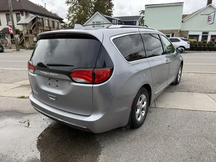 Chrysler Pacifica 2017 photo 5