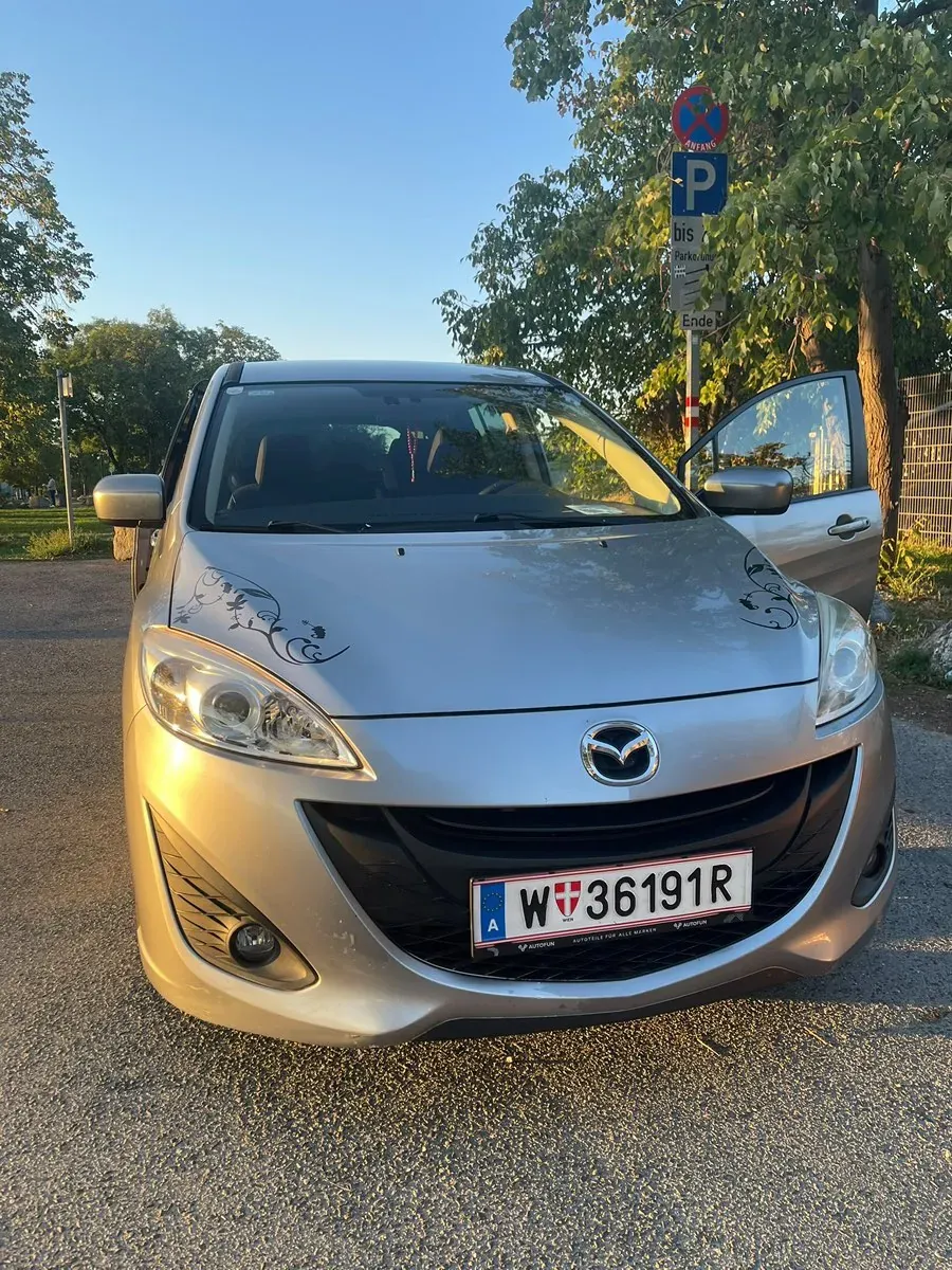 Mazda Mazda5 2011 photo 2