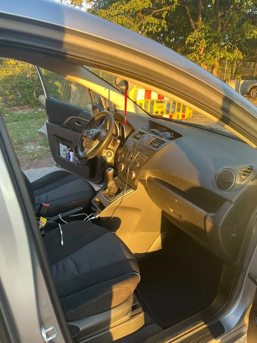 Mazda Mazda5 2011 photo 3
