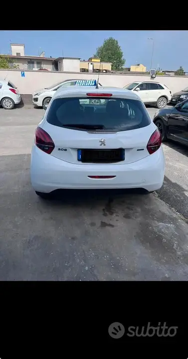 Peugeot 208 2016 photo 3