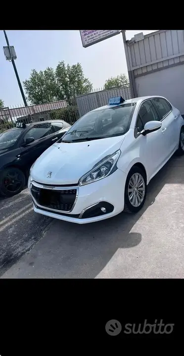 Peugeot 208 2016 photo 2