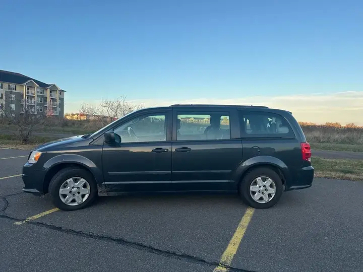 Dodge Grand Caravan 2012 photo 3