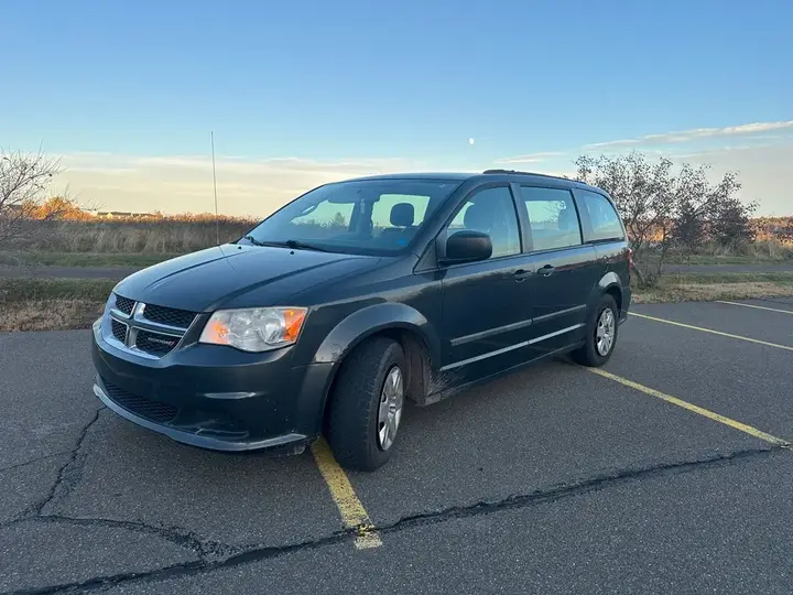 Dodge Grand Caravan 2012 photo 2