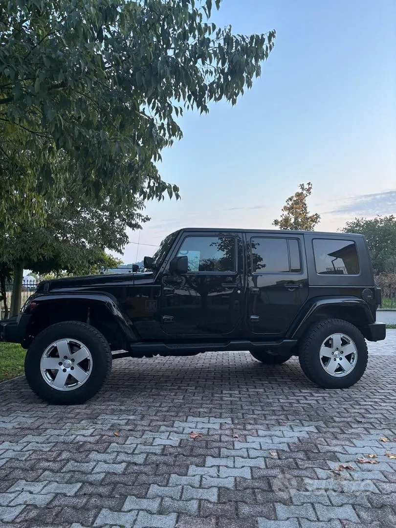 Jeep Wrangler 2010 photo 2