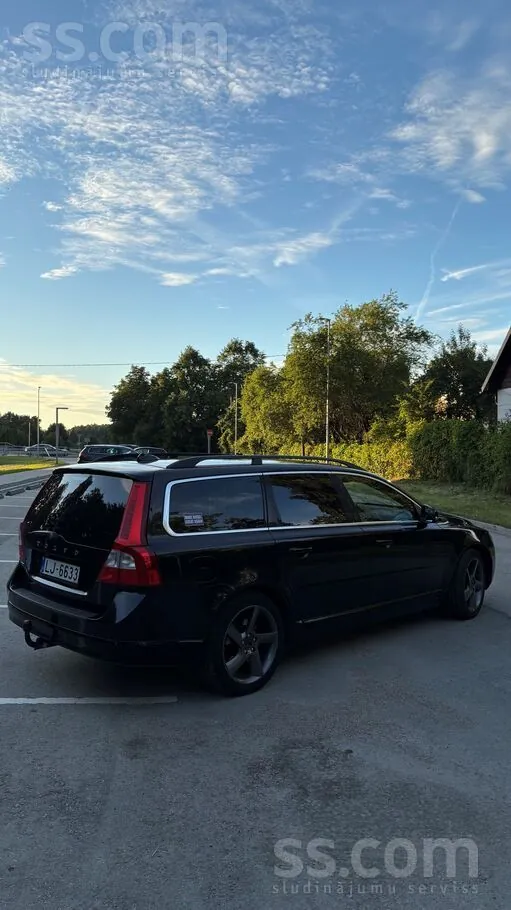 Volvo V70 2013 photo 2