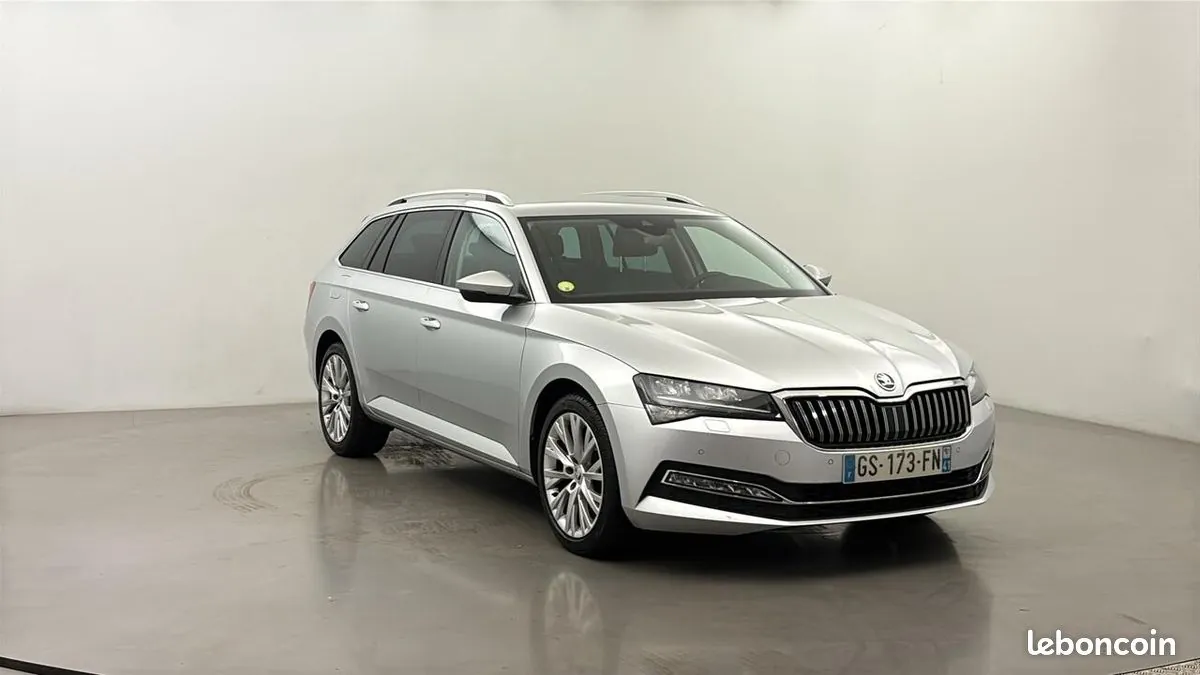 Skoda Superb 2023 photo 3