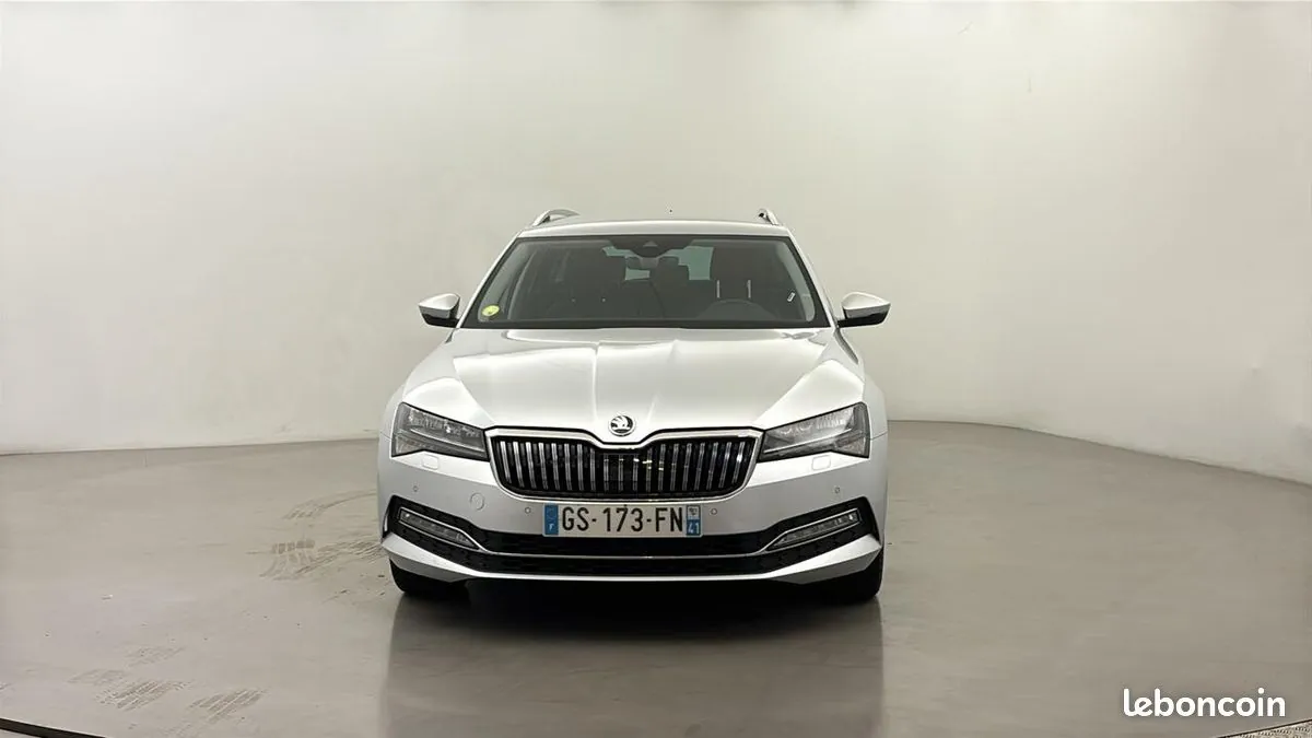 Skoda Superb 2023 photo 2