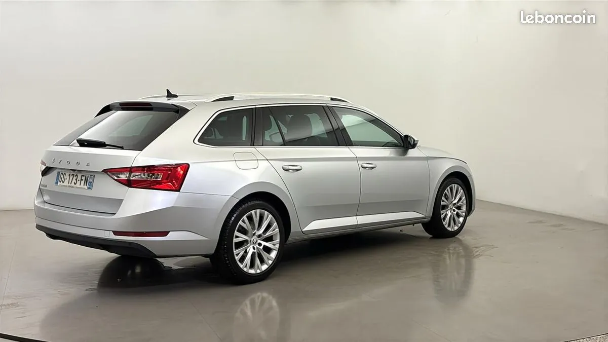 Skoda Superb 2023 photo 5