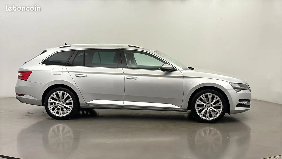 Skoda Superb 2023 photo 4
