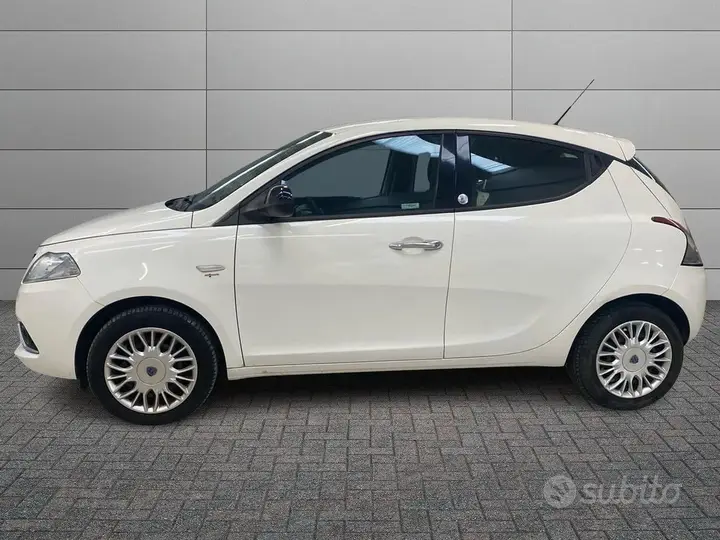 Lancia Ypsilon 2016 photo 2