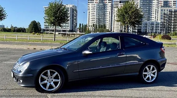 Mercedes-Benz C220 D 2006 photo 2