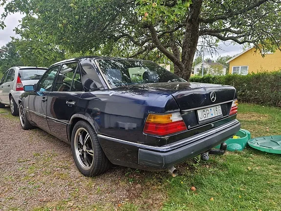 Mercedes-Benz 300 E-24 1991 photo 2