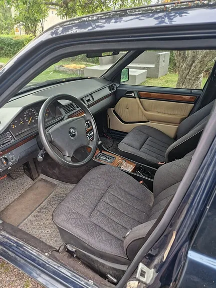 Mercedes-Benz 300 E-24 1991 photo 3