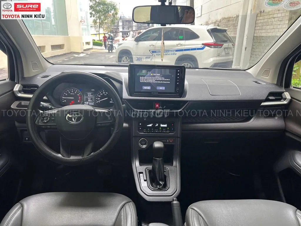 Toyota Avanza Premio 2024 photo 4