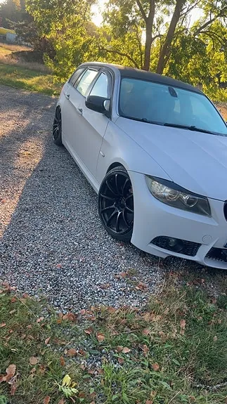 BMW 320D 2009 photo 2