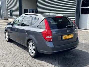 Kia Ceed 2010 photo 3