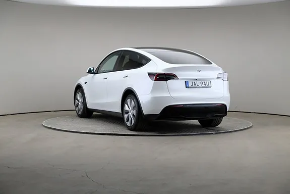 Tesla Model Y 2023 photo 2