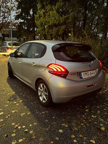 Peugeot 208 2017 photo 3