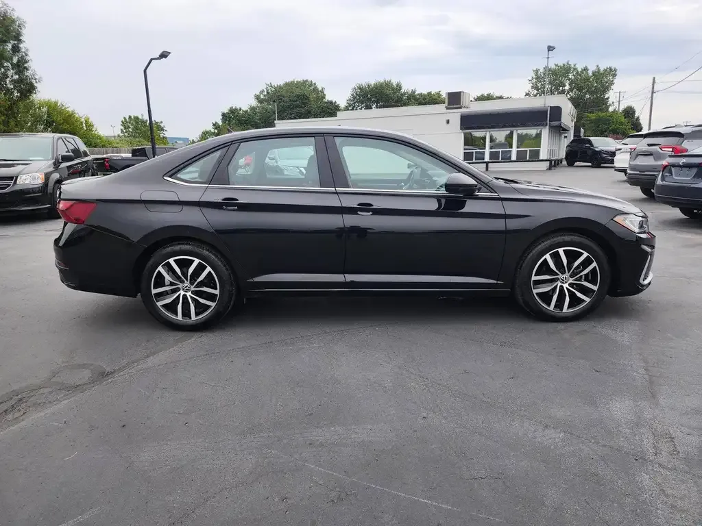 Volkswagen Jetta 2026 photo 4
