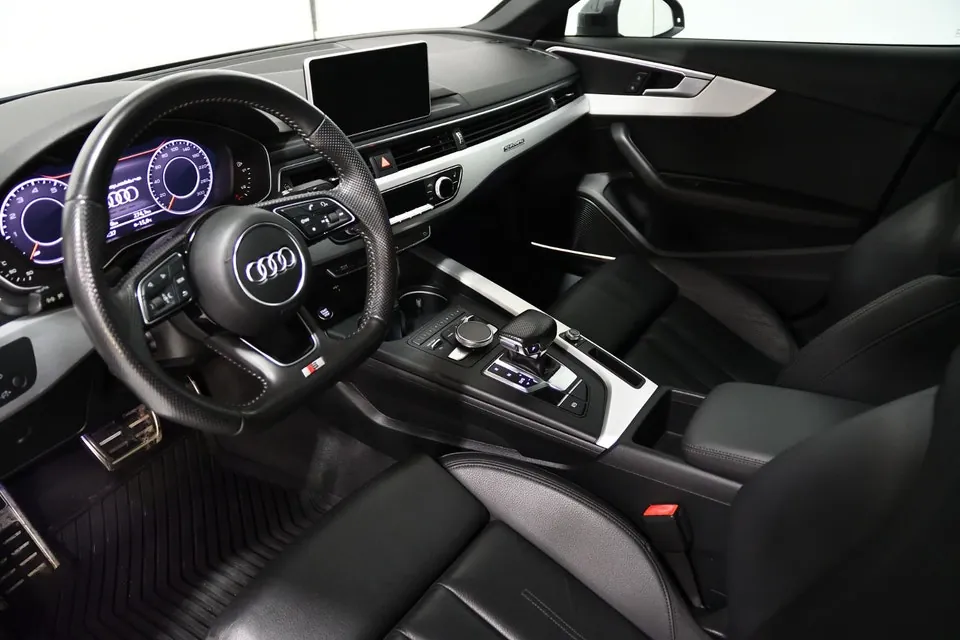 Audi A4 2019 photo 2