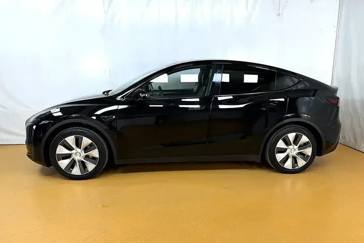 Tesla Model Y 2023 photo 3