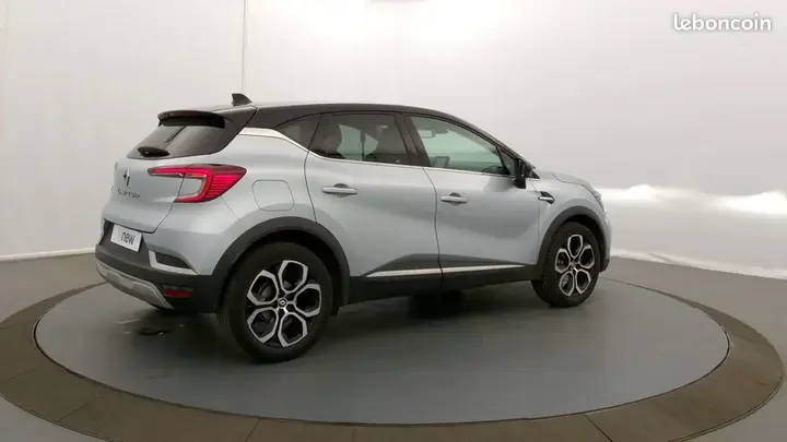 Renault Captur 2023 photo 2