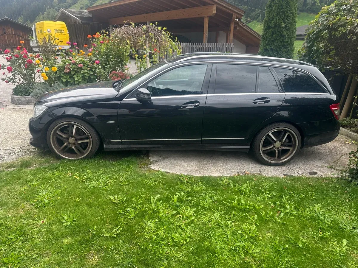 Mercedes-Benz C-Class 2010 photo 2