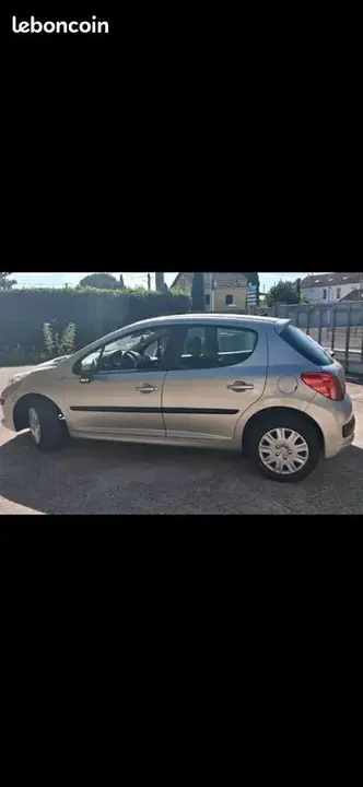 Peugeot 207 2009 photo 2