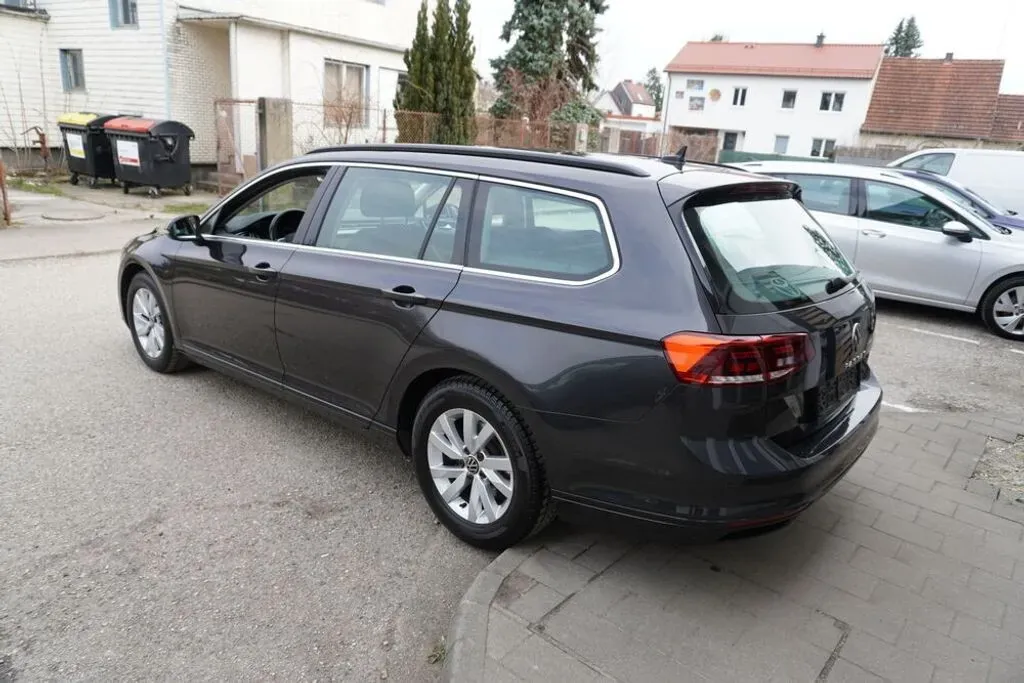 Volkswagen Passat 2022 photo 3