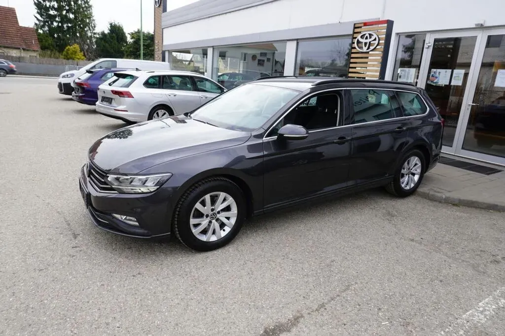 Volkswagen Passat 2022 photo 2