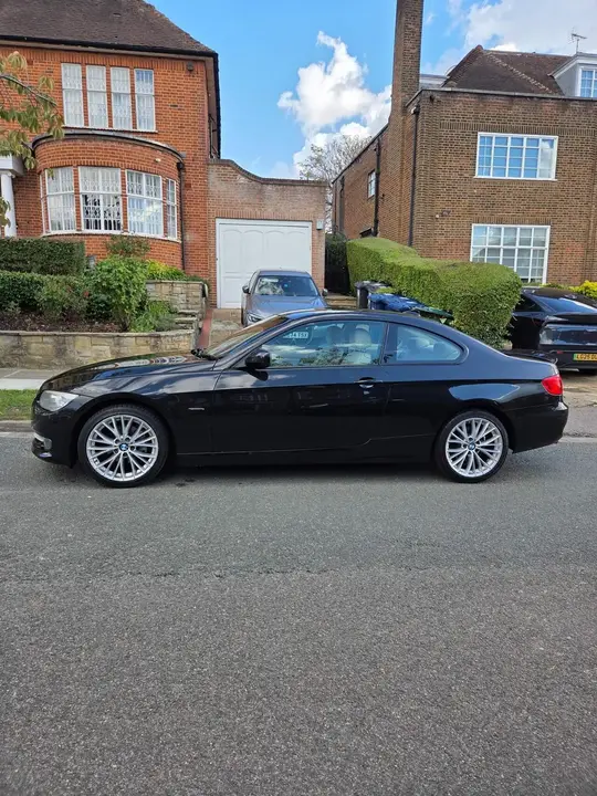 BMW 3 Series 2011 photo 4