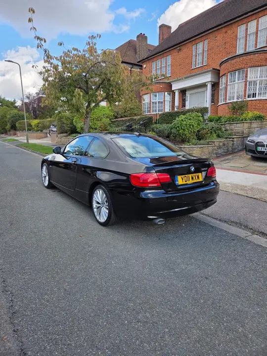 BMW 3 Series 2011 photo 3