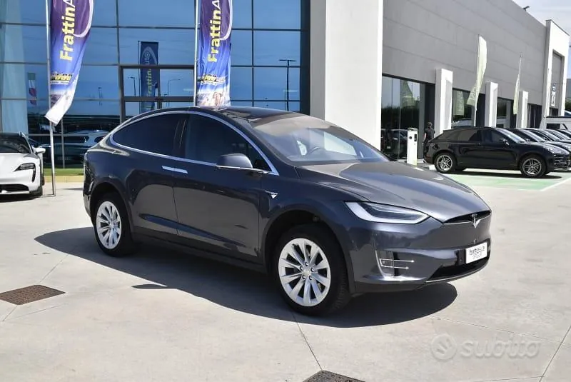 Tesla Model X 2017 photo 2