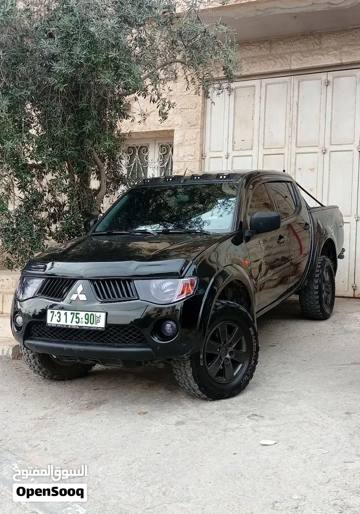 Mitsubishi Hunter 2009 photo 2