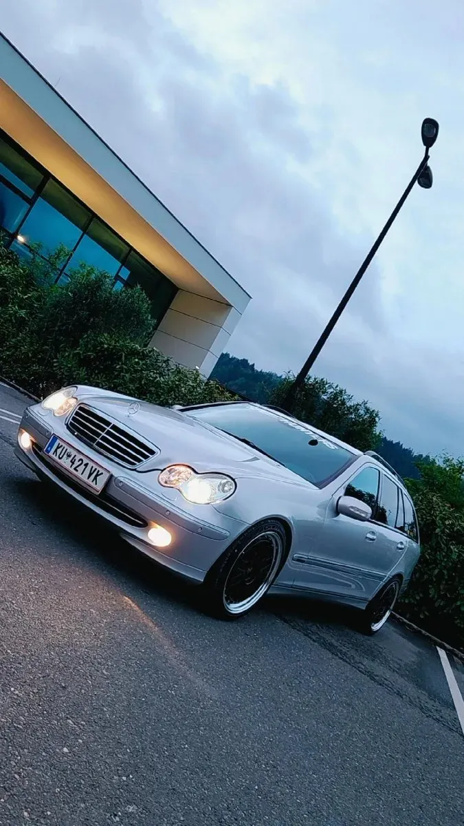 Mercedes-Benz C-Class 2003 photo 2