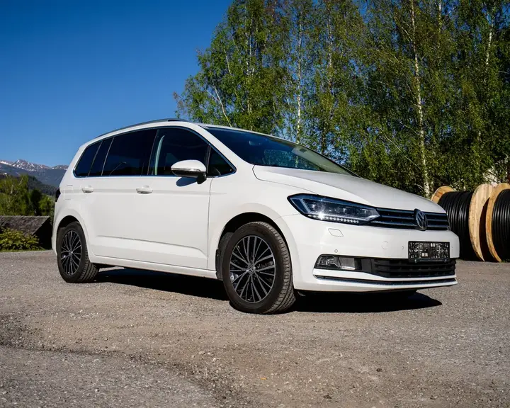Volkswagen Touran 2017 photo 2